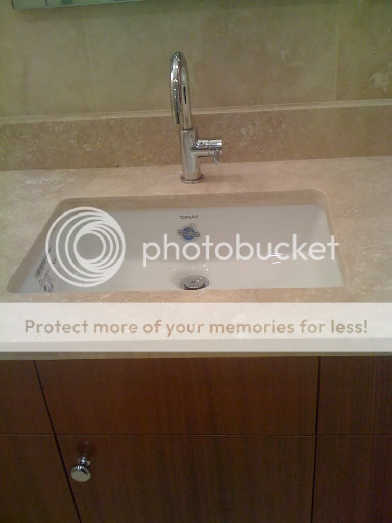 Bathroom sink, oval vs rectangular